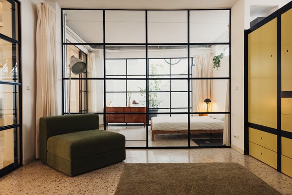 ΕΠΕΞ Ένα σπίτι όπου τα μπάνια έχουν πρωταγωνιστικό ρόλο/Ένα σπίτι με το γούστο του καλλιτέχνη και όλα φτιαγμένα από τον ίδιο