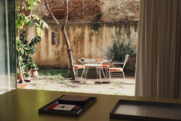 ΕΠΕΞ Ένα σπίτι όπου τα μπάνια έχουν πρωταγωνιστικό ρόλο/Ένα σπίτι με το γούστο του καλλιτέχνη και όλα φτιαγμένα από τον ίδιο