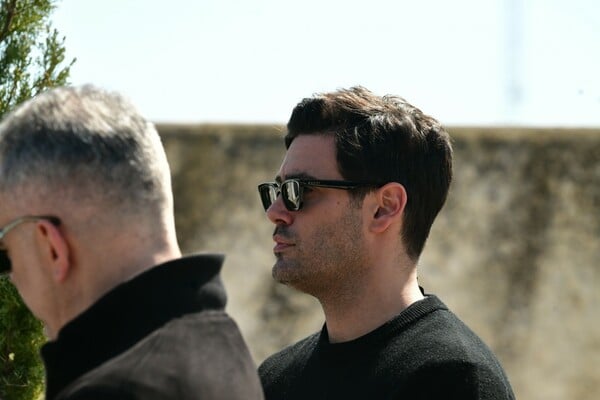 Γιώργος Μαρίνος: Συγκίνηση στο τελευταίο «αντίο» του μεγάλου Έλληνα σόουμαν