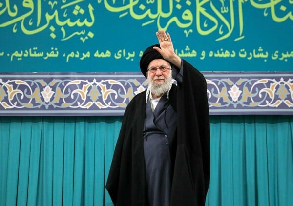 Αγιατολάχ Χαμενεΐ: Η σύζυγος του είναι ακόμη ζωντανή - Ψευδείς οι αναφορές για τον θάνατό της , λένε τα ιρανικά ΜΜΕ