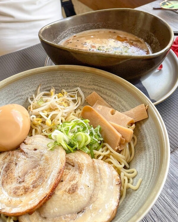 Τα αχνιστά ράμεν είναι η πιο hot τάση στο φαγητό