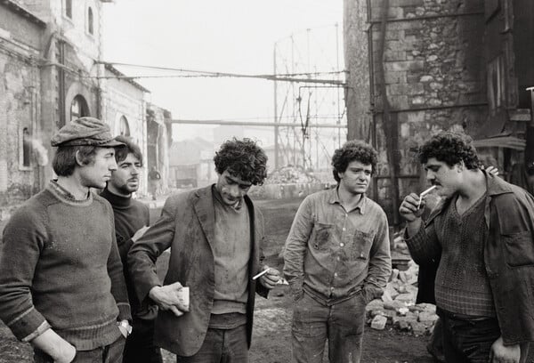 Γκάζι 1982-1984: Οι φωτογραφίες του Νίκου Μάρκου από το παλιό εργοστάσιο εκτίθενται ξανά