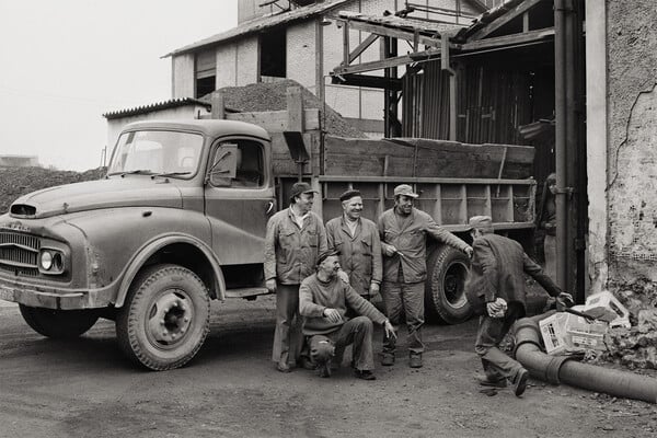 Γκάζι 1982-1984: Οι φωτογραφίες του Νίκου Μάρκου από το παλιό εργοστάσιο εκτίθενται ξανά