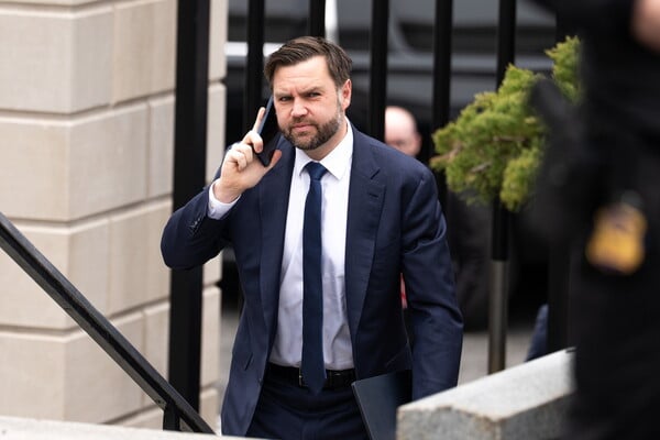 ΙΡΑΝ ΜΕΣΗ ΑΝΑΤΟΛΗ ΝΤΟΝΑΛΝΤ ΤΡΑΜΠ ΤΖΕΪ ΝΤΙ ΒΑΝΣ