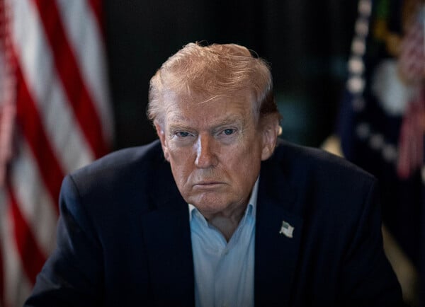 Τραμπ: «Καταστρέψαμε κάθε στρατιωτικό στόχο στο "στολίδι" του Ιράν, το νησί Καργκ»