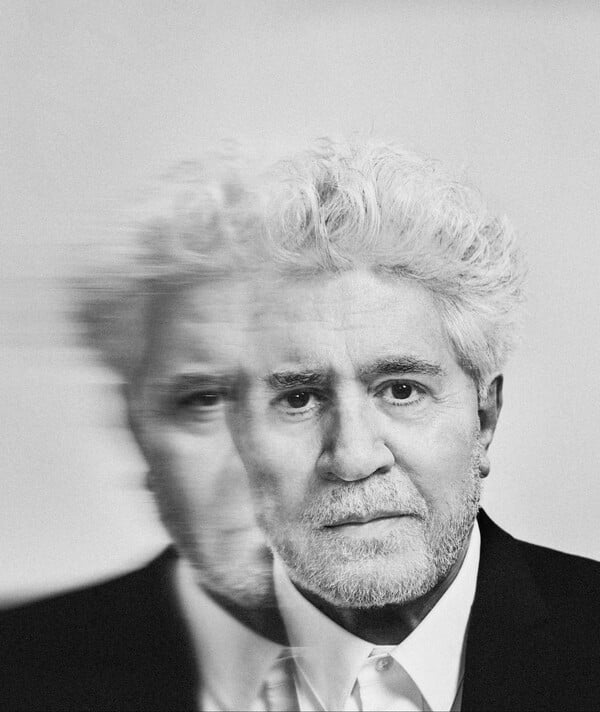 Ο Πέδρο Αλμοδόβαρ πιο γυμνός από ποτέ