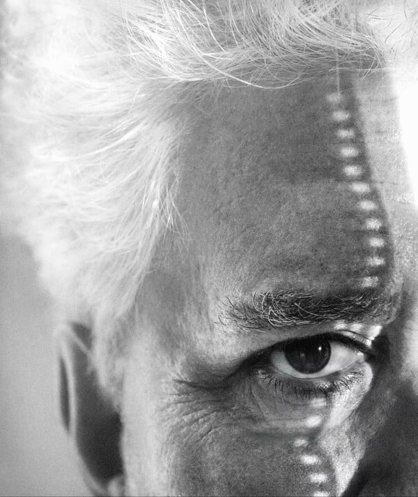 Ο Πέδρο Αλμοδόβαρ πιο γυμνός από ποτέ