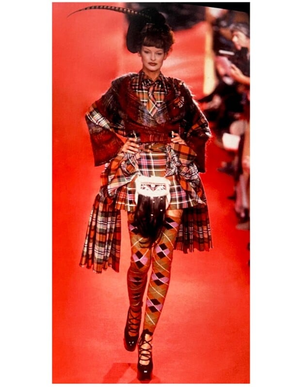 Ο κολασμένος πανκ παράδεισος της Vivienne Westwood φωτίζεται ξανά