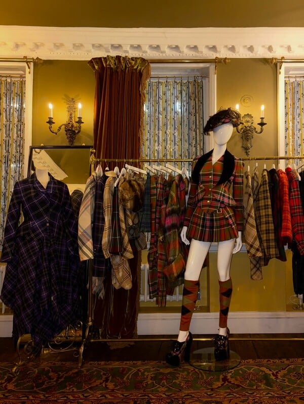 Ο κολασμένος πανκ παράδεισος της Vivienne Westwood φωτίζεται ξανά