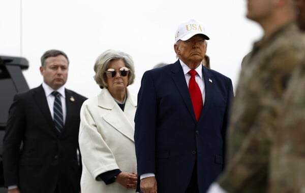 ΣΟΥΖΙ ΓΟΥΑΙΛΣ ΤΡΑΜΠ ΚΑΡΚΙΝΟΣ 