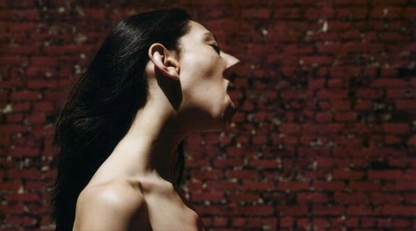 Αγάπα με! Οι Inez & Vinoodh γιορτάζουν 40 χρόνια κοινής ματιάς με μεγάλη αναδρομική έκθεση στη Χάγη