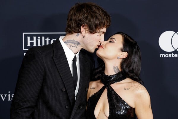 ΝΤΕΜΙ ΛΟΒΑΤΟ ΓΑΜΟΣ ΤΡΟΜΑΚΤΙΚΟ