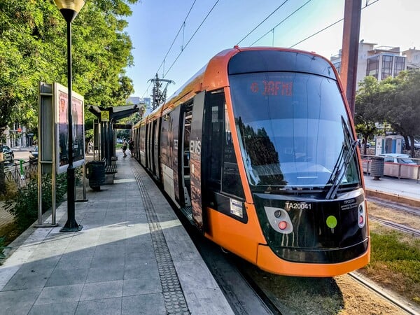 Τραμ: Ποιες στάσεις τίθενται ξανά σε λειτουργία από την Πέμπτη