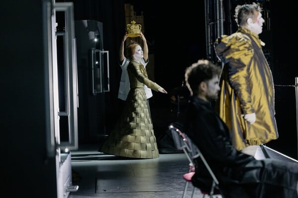 Μπήκαμε στις πρόβες της «Άννα Μπολένα» στην Εθνική Λυρική Σκηνή 