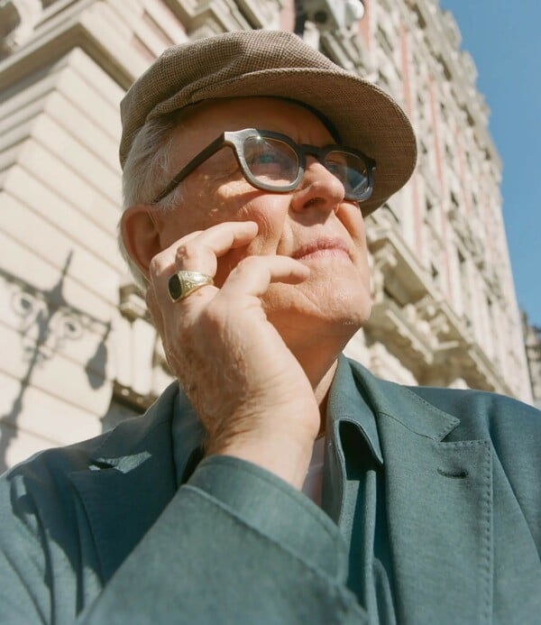 Ο John Lithgow λέει ότι σκέφτηκε να αφήσει το Harry Potter λόγω της J.K. Rowling