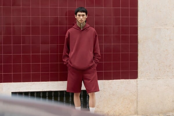 H νέα μόδα, ανάμεσα στην πολυτέλεια και το ευρύ κοινό.