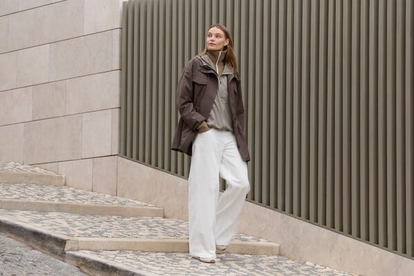 H νέα μόδα, ανάμεσα στην πολυτέλεια και το ευρύ κοινό.