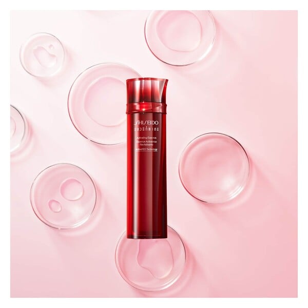 Essences: τι είναι και γιατί έχουν μπει για τα καλά στη σύγχρονη περιποίηση;