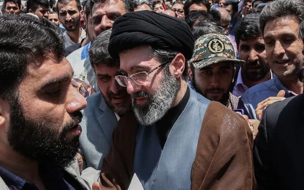 ΜΟΤΖΤΑΜΠΑ ΧΑΜΕΝΕΙ ΝΕΟ ΜΗΝΥΜΑ