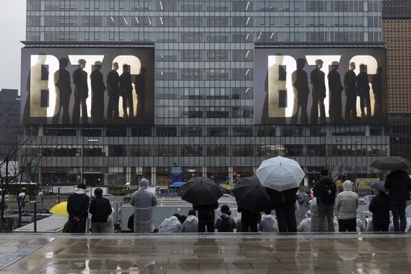 Οι BTS επιστρέφουν στη σκηνή έπειτα από 4 χρόνια 