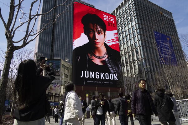 Οι BTS επιστρέφουν στη σκηνή έπειτα από 4 χρόνια 