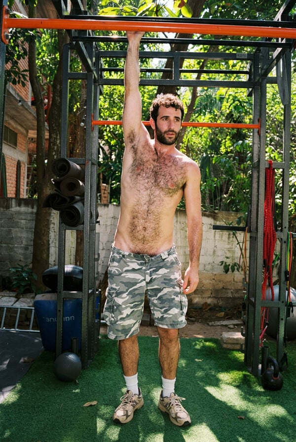 Ελα ν' ανταλλάξουμε κορμί και μοναξιά/ένα πολυποστ του Πάνου Μιχαήλ