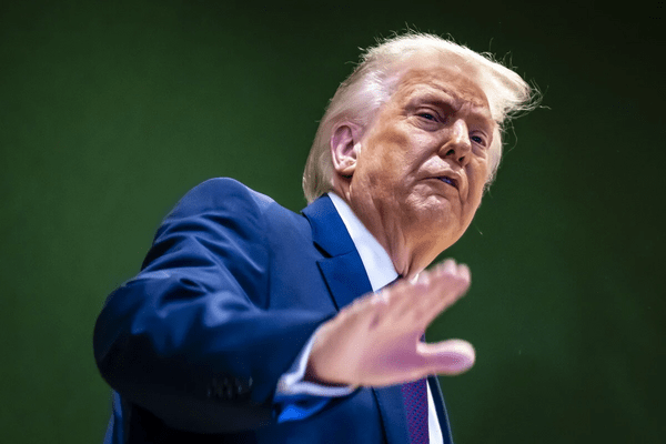 Τραμπ: «Θα υπάρξει ολική καταστροφή του Ιράν και όλα θα πάνε μια χαρά»