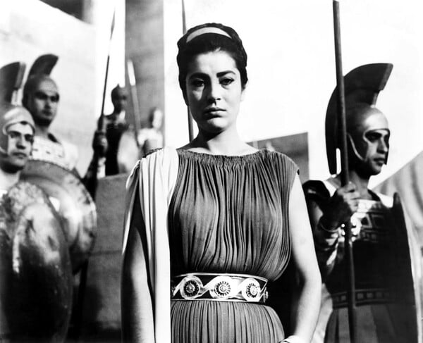 Η Αντιγόνη δεν γερνάει ποτέ γιατί ο κόσμος δεν σταμάτησε ποτέ να της μοιάζει