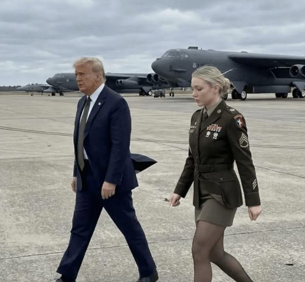 Η "τέλεια" ξανθιά του MAGA έγινε viral και αποδείχθηκε AI