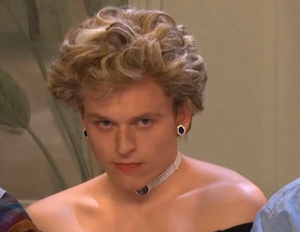 Η Tina Fey άνοιξε το SNL UK με μια αλλόκοτη Πριγκίπισσα Νταϊάνα και πολύ βρετανικό θράσος