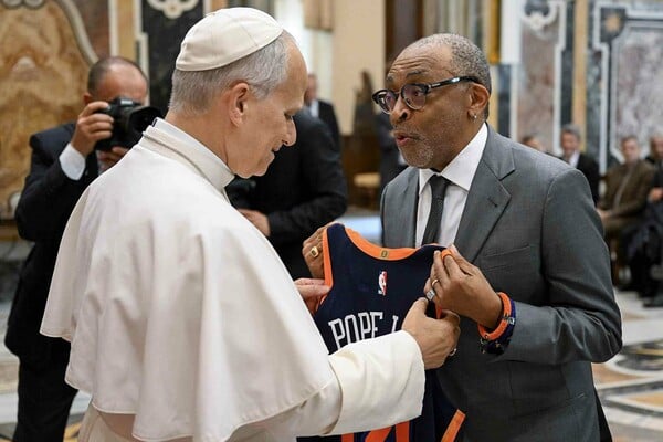 Ο Πάπας Λέων ΙΔ' κάλεσε τον Spike Lee και την Cate Blanchett στο Βατικανό