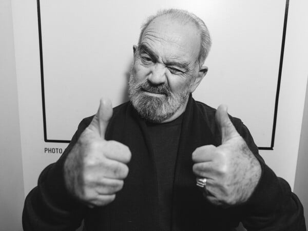 Ερρίκος Λίτσης: «Τρώμε ποπκόρν και βλέπουμε να ρίχνουν πυραύλους»