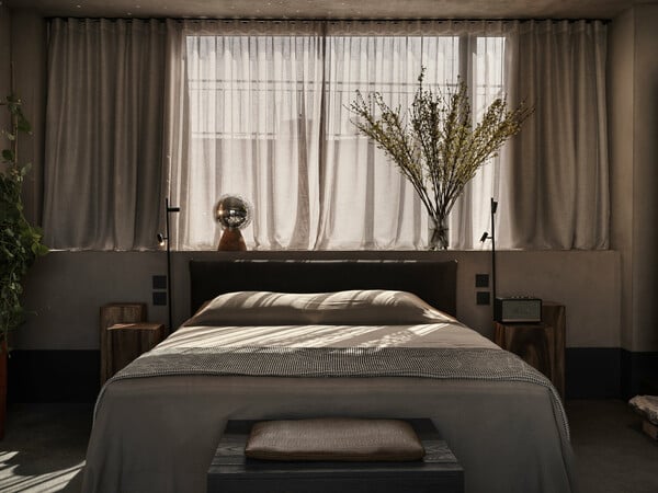 MONASTIK Living in Athina: Διαμονή που ενώνει αρχιτεκτονική, τέχνη και αστική ζωή