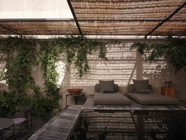 MONASTIK Living in Athina: Διαμονή που ενώνει αρχιτεκτονική, τέχνη και αστική ζωή