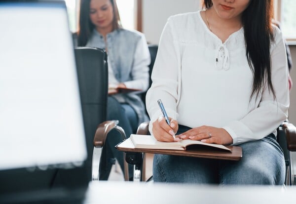 ΕΚΠΑΙΔΕΥΤΗΡΙΑ ΑΠΑΤΗ ΠΤΥΧΙΑ