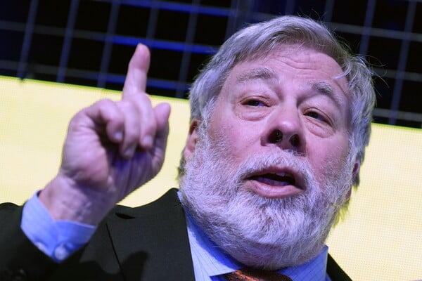 ΣΤΙΒ ΒΟΖΝΙΑΚ APPLE AI