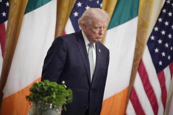 ΝΤΟΝΑΛΝΤ ΤΡΑΜΠ ΔΗΜΟΤΙΚΟΤΗΤΑ ΠΟΛΕΜΟΣ ΙΡΑΝ