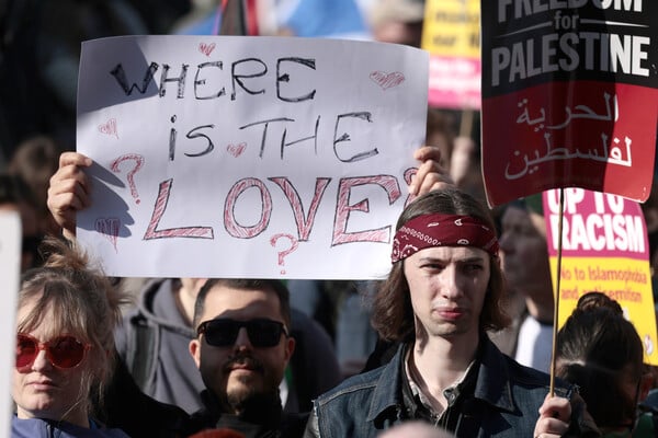 Βαθύς, πολυδύναμος ρατσισμός