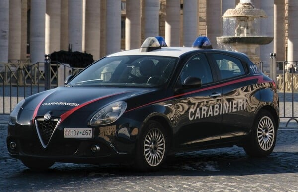 ΙΤΑΛΙΑ ΜΑΘΗΤΗΣ ΜΑΧΑΙΡΙ ΚΑΘΗΓΗΤΡΙΑ