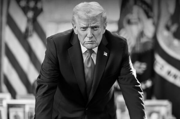 ΝΤΟΝΑΛΝΤ ΤΡΑΜΠ ΧΑΡΤΗΣ ΘΗΤΕΙΑ