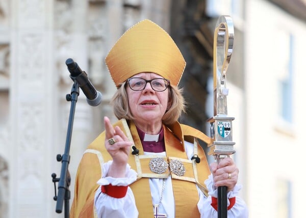 SARAH MULLALY ΓΥΝΑΙΚΑ ΑΡΧΙΕΠΙΣΚΟΠΟΣ ΕΚΚΛΗΣΙΑ ΤΗΣ ΑΓΓΛΙΑΣ