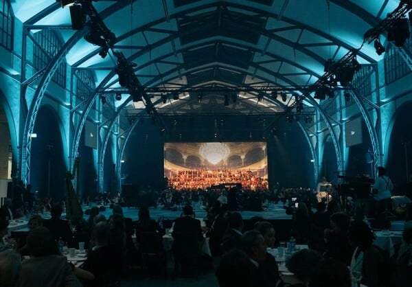 Πορσελάνη, techno και Cate Blanchett: πώς το Hamburger Bahnhof έκανε το δικό του manifesto για το Βερολίνο