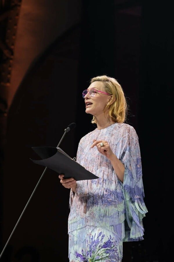 Πορσελάνη, techno και Cate Blanchett: πώς το Hamburger Bahnhof έκανε το δικό του manifesto για το Βερολίνο