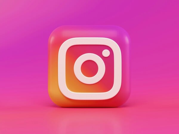 INSTAGRAM ΑΝΤΑΜ ΜΟΣΕΡΙ ΑΝΑΡΤΗΣΕΙΣ