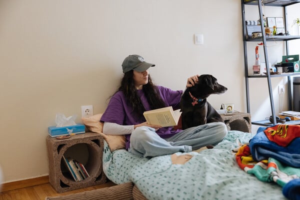 Πώς είναι να ζεις με τον βασικό στην Αθήνα; 