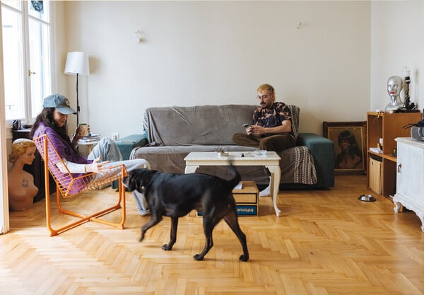 Πώς είναι να ζεις με τον βασικό στην Αθήνα; 