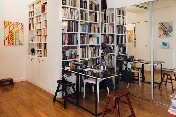 Ένα υβριδικό σπίτι στα Εξάρχεια, όπου η έννοια του νοικοκυριού αλλάζει/Ένα υβριδικό νοικοκυριό στα Εξάρχεια