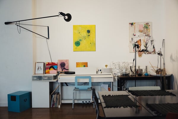 Ένα υβριδικό σπίτι στα Εξάρχεια, όπου η έννοια του νοικοκυριού αλλάζει/Ένα υβριδικό νοικοκυριό στα Εξάρχεια