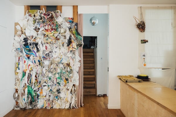 Ένα υβριδικό σπίτι στα Εξάρχεια, όπου η έννοια του νοικοκυριού αλλάζει/Ένα υβριδικό νοικοκυριό στα Εξάρχεια