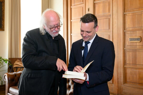 ΛΑΣΛΟ ΚΡΑΣΝΑΧΟΡΚΑΙ ΜΕΤΑΛΛΙΟ ΔΗΜΟΥ ΑΘΗΝΑΙΩΝ